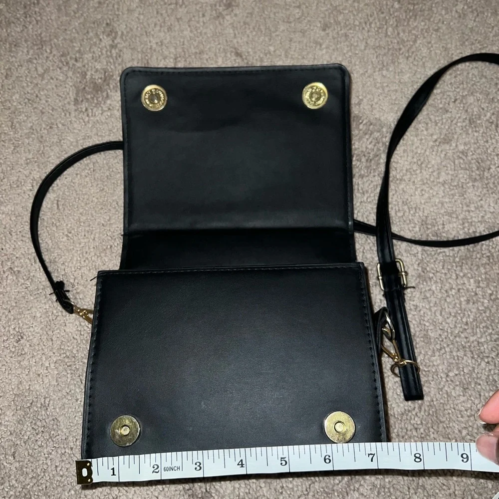 Black Quilted Crossbody Bag w/Detachable Straps - Picture 4 of 10